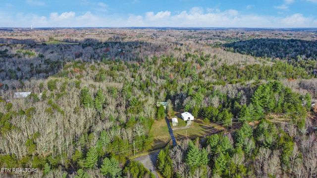 694 Meridian Rd, Crossville, TN 38555