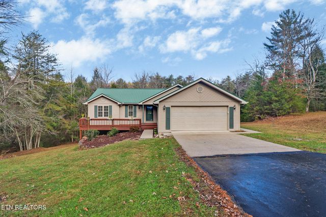 694 Meridian Rd, Crossville, TN 38555