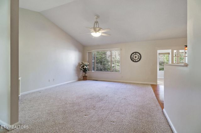 694 Meridian Rd, Crossville, TN 38555