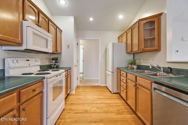 694 Meridian Rd, Crossville, TN 38555