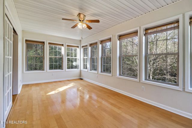 694 Meridian Rd, Crossville, TN 38555