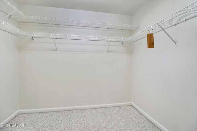 694 Meridian Rd, Crossville, TN 38555