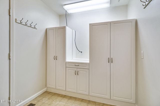 694 Meridian Rd, Crossville, TN 38555