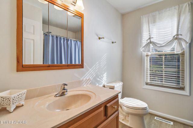 694 Meridian Rd, Crossville, TN 38555