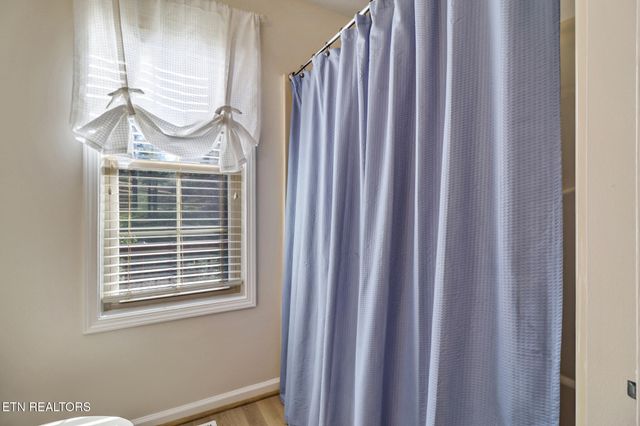 694 Meridian Rd, Crossville, TN 38555