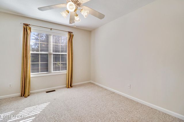 694 Meridian Rd, Crossville, TN 38555