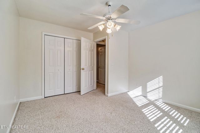 694 Meridian Rd, Crossville, TN 38555