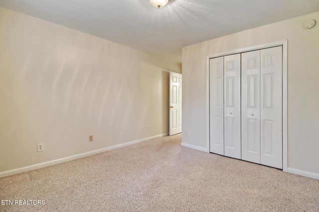 694 Meridian Rd, Crossville, TN 38555