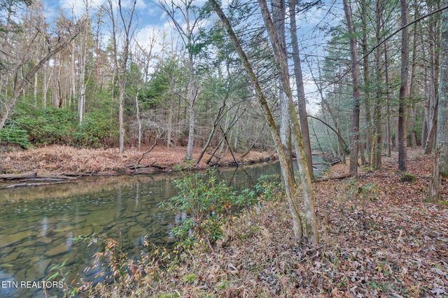 694 Meridian Rd, Crossville, TN 38555