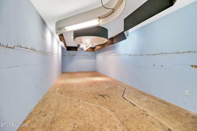 694 Meridian Rd, Crossville, TN 38555