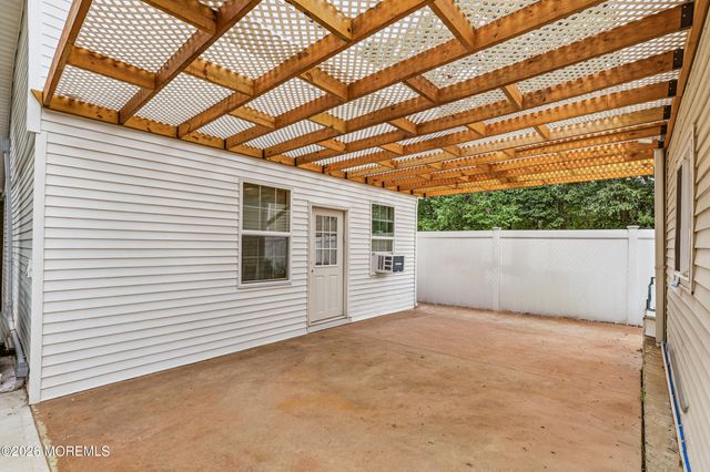 840 Woodland Drive, Lakewood, NJ 08701