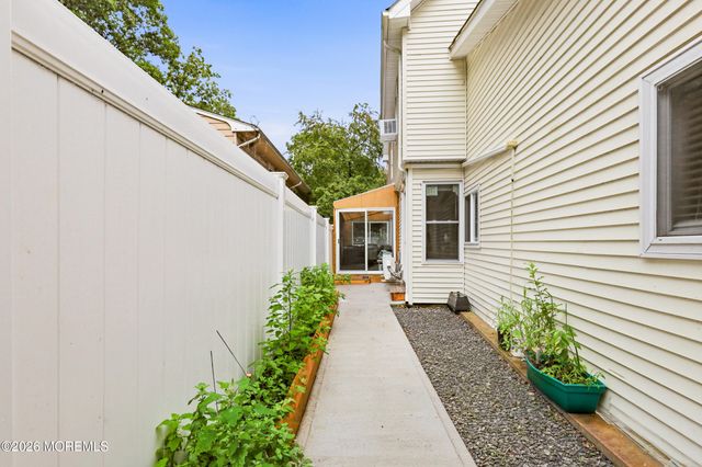 840 Woodland Drive, Lakewood, NJ 08701