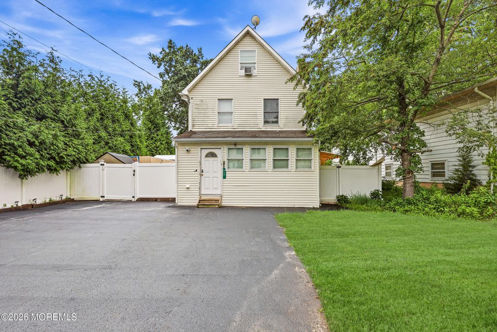 840 Woodland Drive, Lakewood, NJ 08701