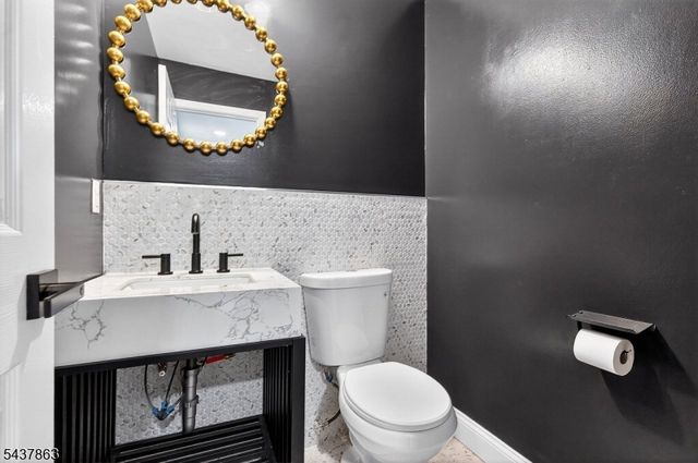 5 Krueger Ct, Newark City, NJ 07103