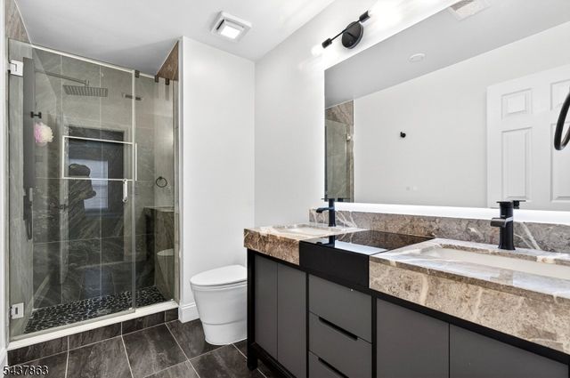 5 Krueger Ct, Newark City, NJ 07103