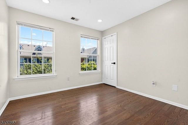 5 Krueger Ct, Newark City, NJ 07103