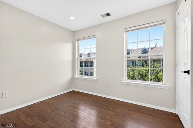 5 Krueger Ct, Newark City, NJ 07103