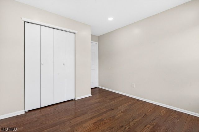 5 Krueger Ct, Newark City, NJ 07103