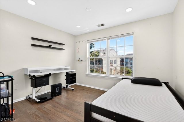 5 Krueger Ct, Newark City, NJ 07103