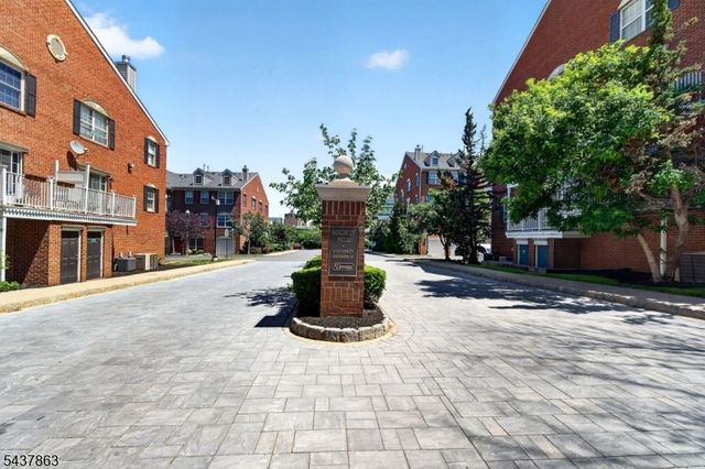 5 Krueger Ct, Newark City, NJ 07103