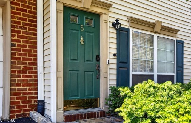 5 Krueger Ct, Newark City, NJ 07103