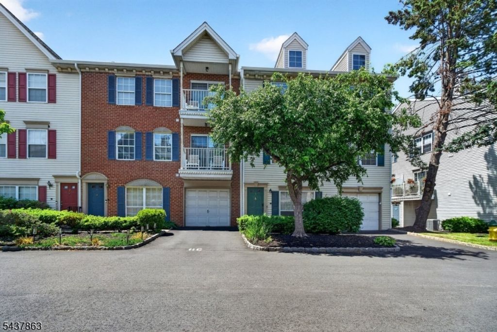 5 Krueger Ct, Newark City, NJ 07103