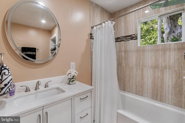 723 W KING ST, Martinsburg, WV 25401