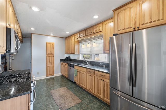 112 Northwood Drive, Salina, NY 13211
