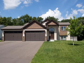 1049 Bellaire Boulevard NW, Isanti, MN 55040