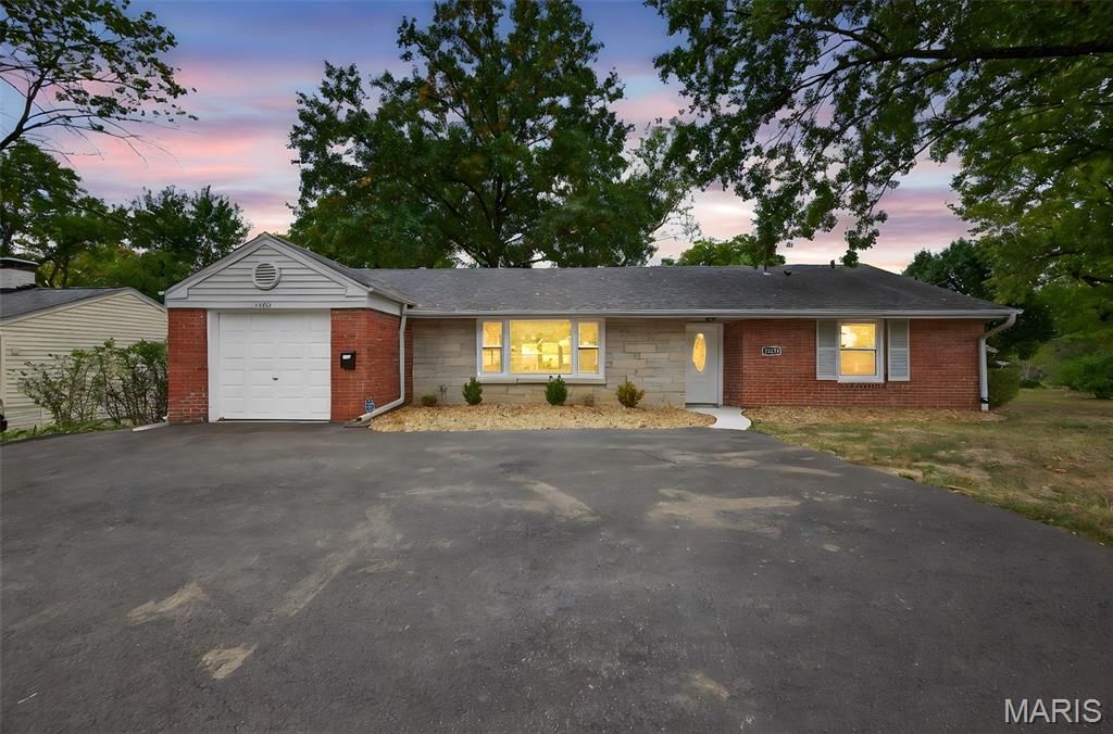 11922 Big Bend Road, Kirkwood, MO 63122