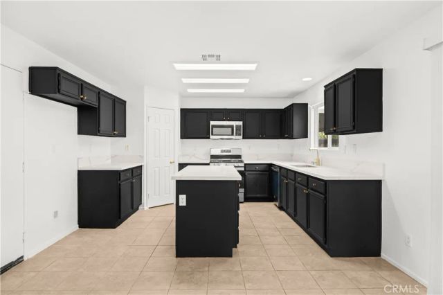 38354 Falcon Court, Murrieta, CA 92563
