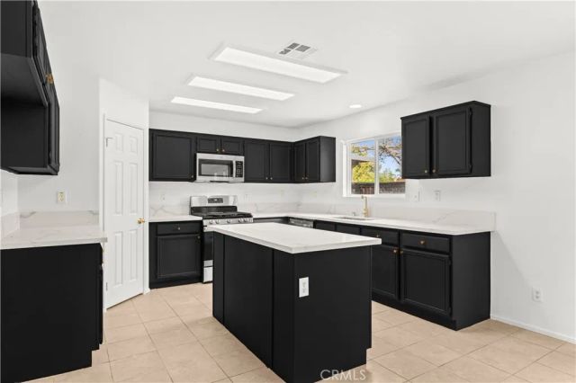 38354 Falcon Court, Murrieta, CA 92563