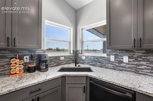 1180 N Saddle Ridge Lane, Pueblo, CO 81007