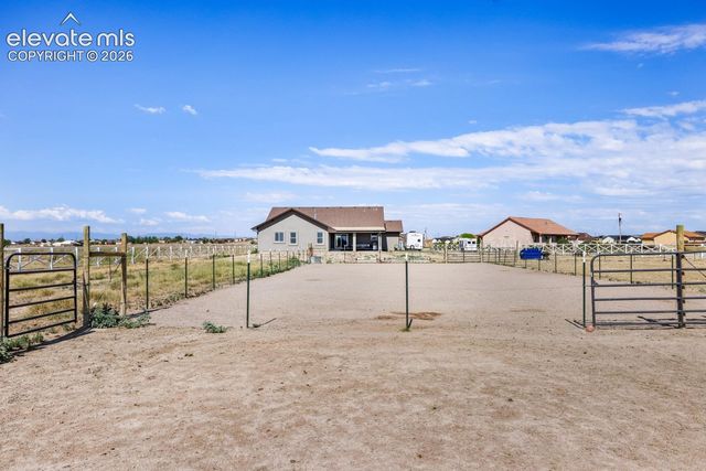 1180 N Saddle Ridge Lane, Pueblo, CO 81007