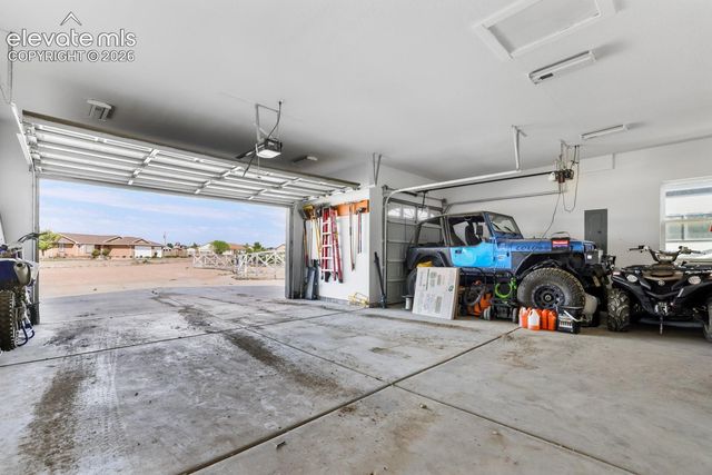 1180 N Saddle Ridge Lane, Pueblo, CO 81007