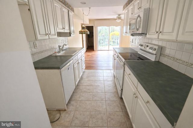 317 HAWTHORNE ST, Marlton, NJ 08053