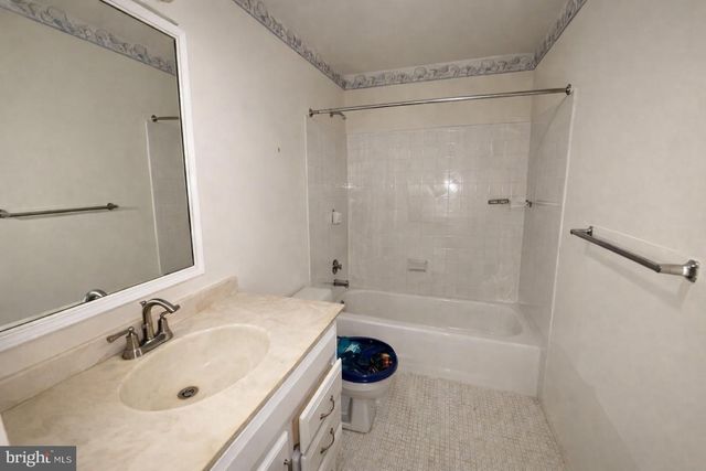 317 HAWTHORNE ST, Marlton, NJ 08053