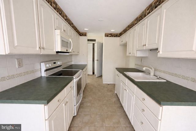 317 HAWTHORNE ST, Marlton, NJ 08053