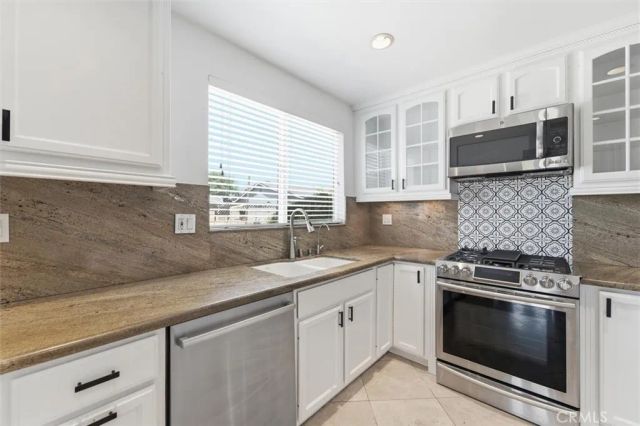 6443 Gross Avenue, West Hills, CA 91307