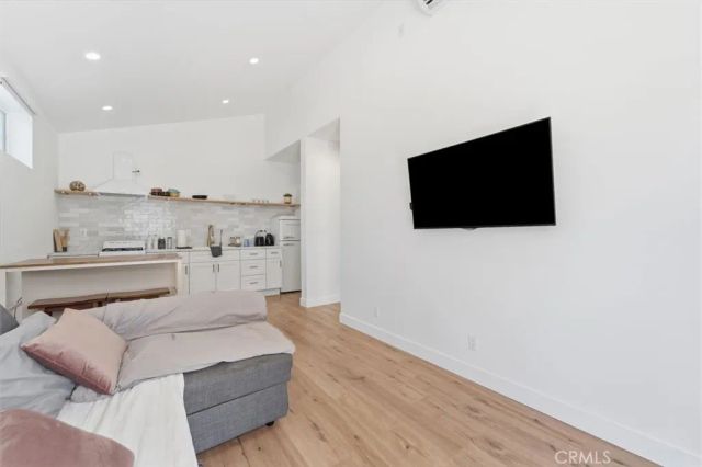 6443 Gross Avenue, West Hills, CA 91307