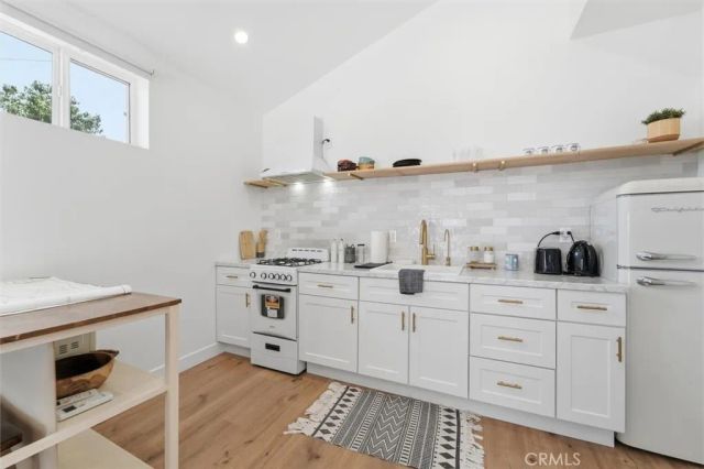 6443 Gross Avenue, West Hills, CA 91307