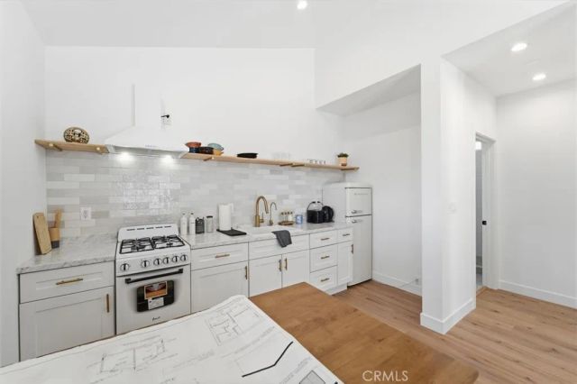 6443 Gross Avenue, West Hills, CA 91307