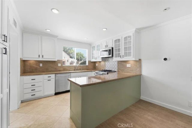 6443 Gross Avenue, West Hills, CA 91307