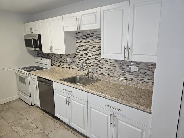 7135 Collins Ave 1011, Miami Beach, FL 33141