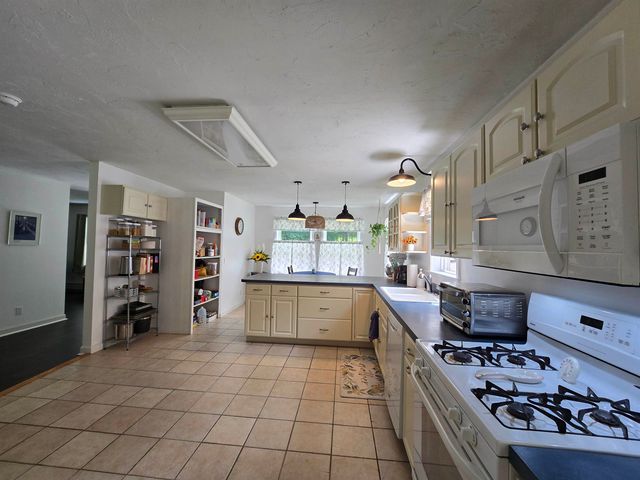 77 Trapper Road, Campton, NH 03223