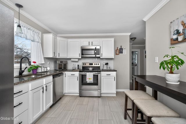 23 Catskill Avenue, East Greenbush, NY 12144