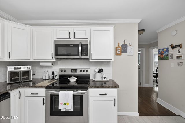 23 Catskill Avenue, East Greenbush, NY 12144