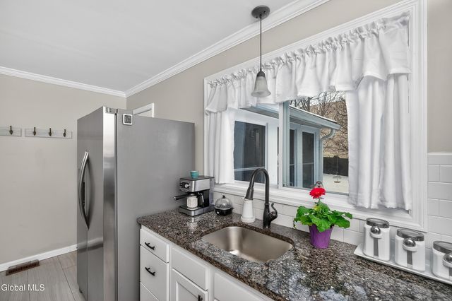 23 Catskill Avenue, East Greenbush, NY 12144