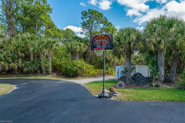 186 Gabriel CIR 3903, Naples, FL 34104