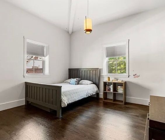 653 E 3rd St, Boston, MA 02127